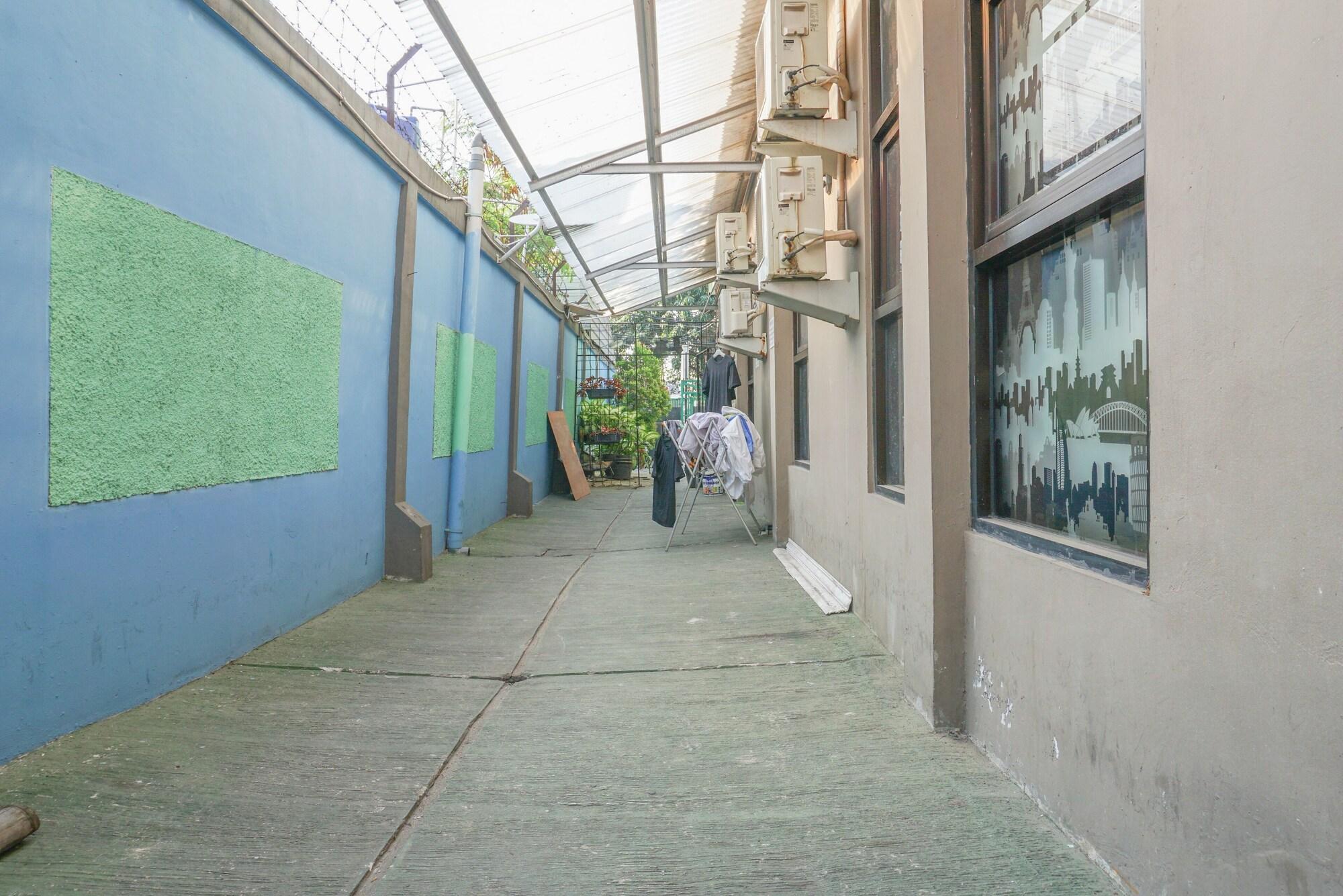 Reddoorz Near Kemang Square Hotel Jakarta Eksteriør billede