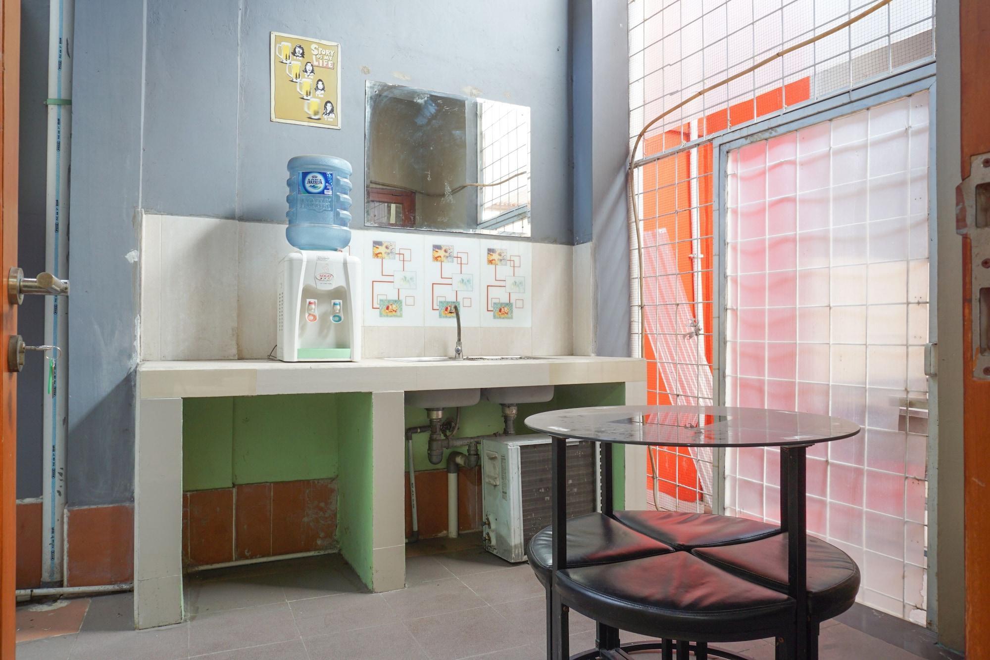 Reddoorz Near Kemang Square Hotel Jakarta Eksteriør billede